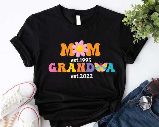 Blooms of Love: Floral Mom Grandma Est Shirt - Personalized Mothers Day and New Grandma Gift